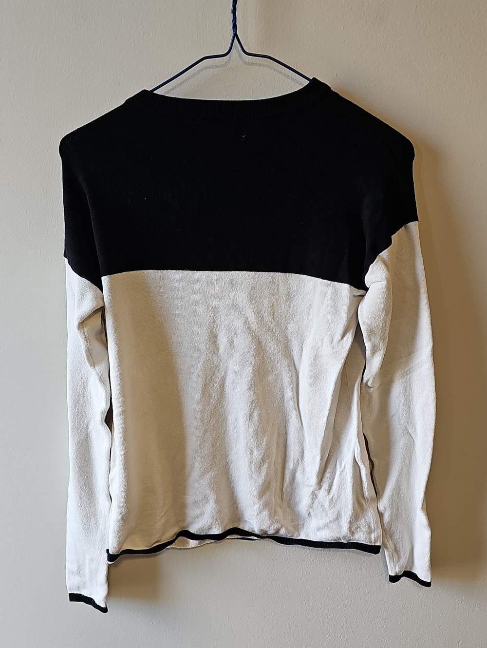 Suzy Shier Medium Black and Black Sweater - Picture 3 of 6